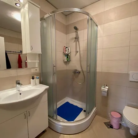 Olivia - Modern And Spacious 3-bedroom Duplex With Balcony Apartment *