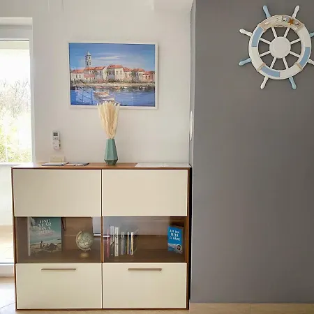 Apartman Olivia - Modern And Spacious 3-bedroom Duplex With Balcony