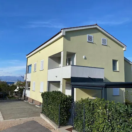 Olivia - Modern And Spacious 3-bedroom Duplex With Balcony Vantačići